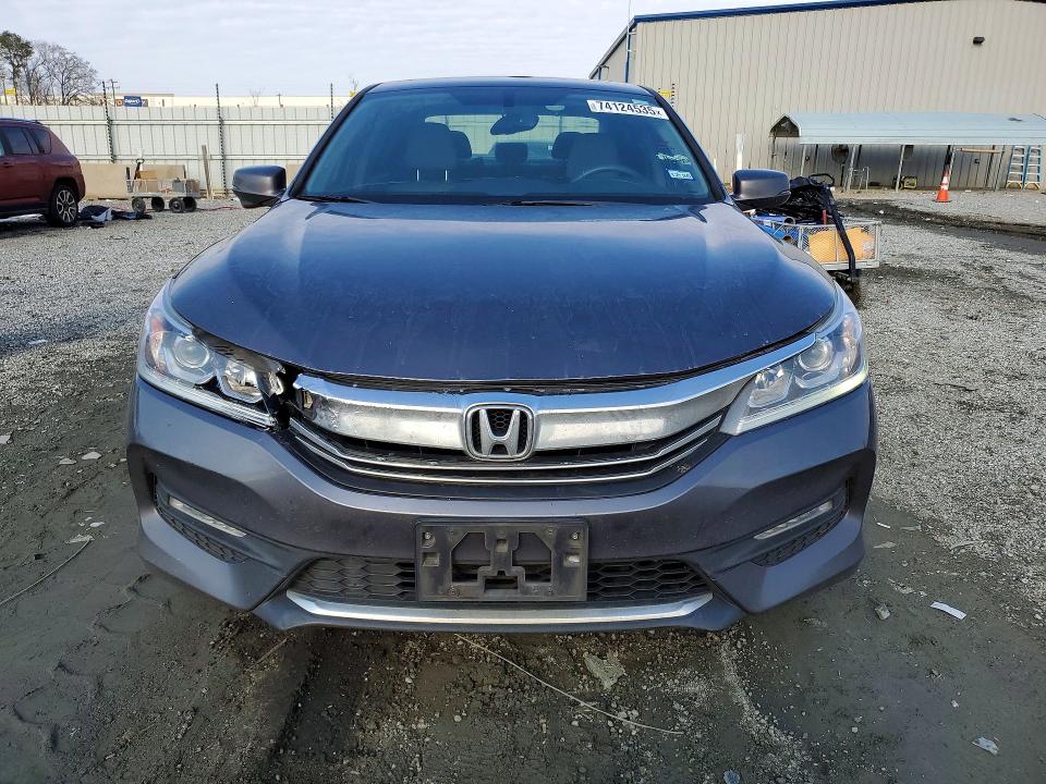 Photo 5 from auction – 2016 HONDA ACCORD with VIN 1HGCR2F82GA052103