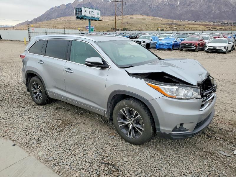 Foto 4 de la subasta – 2016 TOYOTA HIGHLANDER con VIN 5TDJKRFH8GS323834