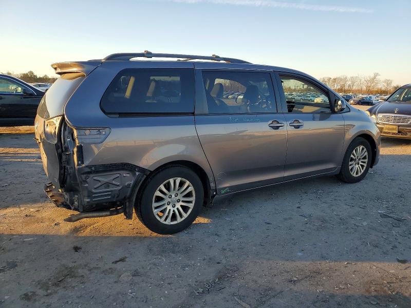 Photo 3 from auction – 2011 TOYOTA SIENNA XLE with VIN 5TDYK3DC9BS166987