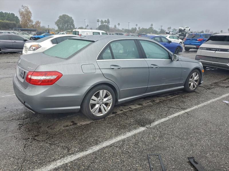 Photo 3 from auction – 2011 MERCEDES-BENZ E 350 BLUE with VIN WDDHF2EB3BA357232