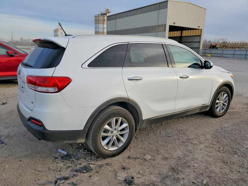 Photo 3 from auction – 2017 KIA SORENTO LX with VIN 5XYPGDA56HG325639