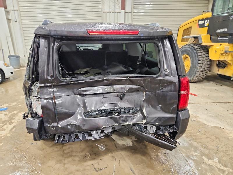 Photo 6 from auction – 2015 CHEVROLET SUBURBAN K with VIN 1GNSKJKC0FR518878