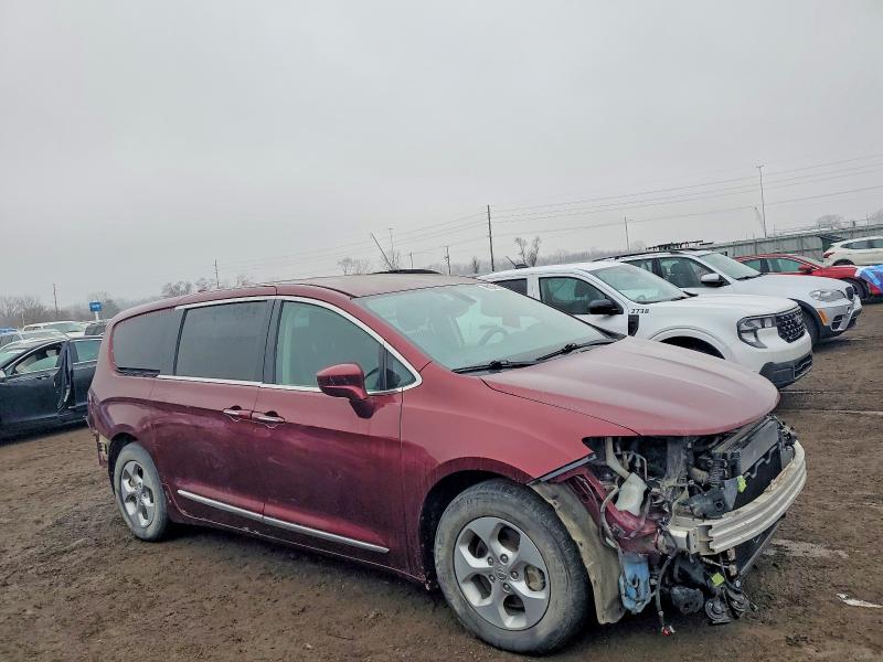 Photo 4 from auction – 2017 CHRYSLER PACIFICA T with VIN 2C4RC1EG1HR643002