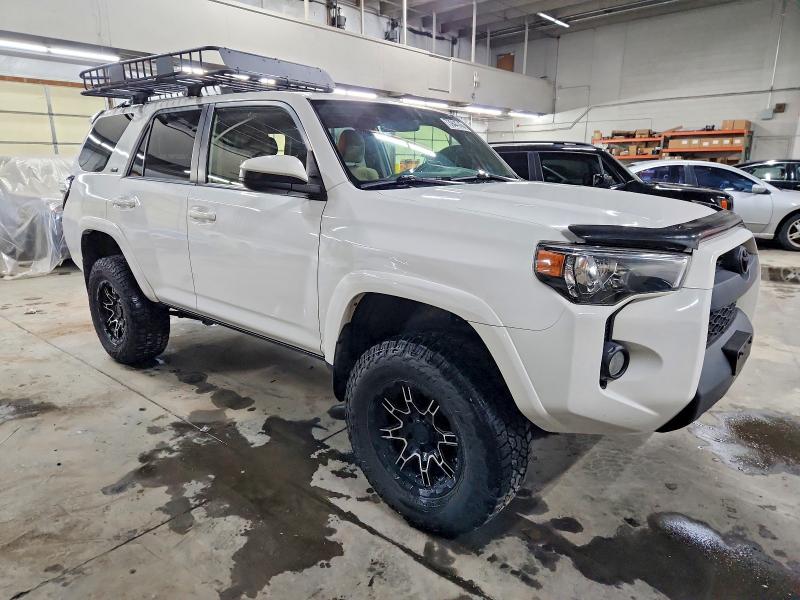 Photo 4 from auction – 2017 TOYOTA 4RUNNER SR with VIN JTEBU5JR9H5474319