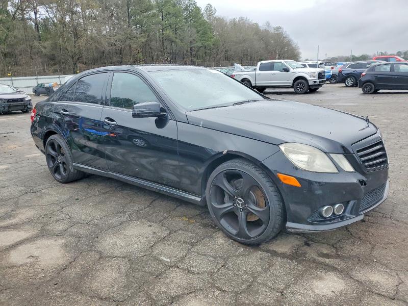 Photo 4 from auction – 2010 MERCEDES-BENZ E 550 with VIN WDDHF7CB8AA018030