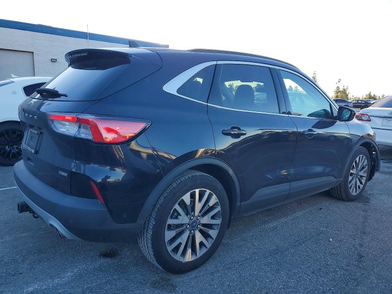 Photo 3 from auction – 2021 FORD ESCAPE with VIN 1FMCU0DZ0MUB12334
