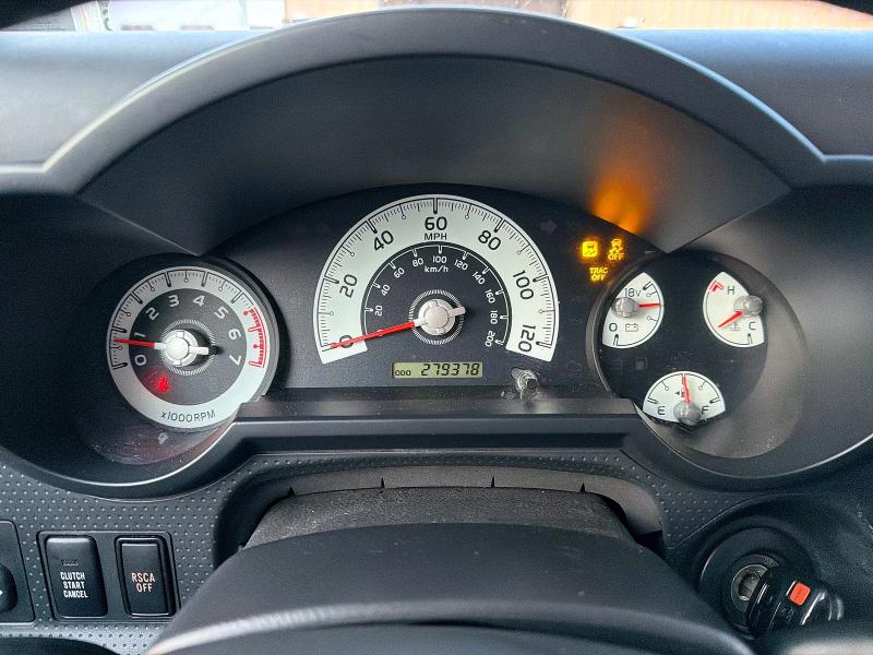 Photo 8 from auction – 2011 TOYOTA FJ CRUISER with VIN JTEBU4BF2BK107897