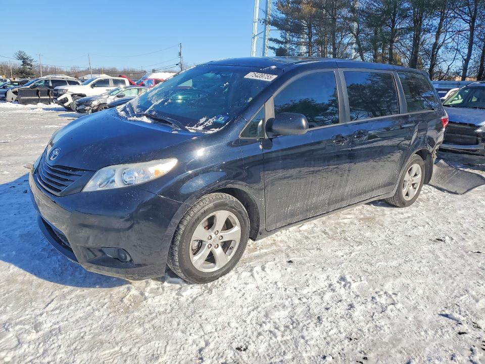 TOYOTA SIENNA 2017 with VIN 5TDZZ3DC5HS809196 - Photo from auction