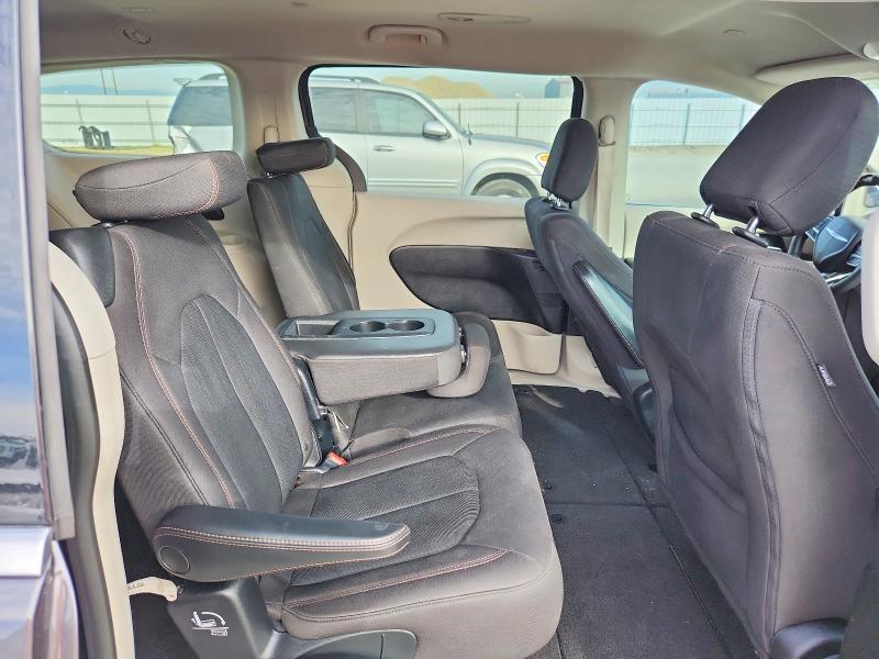 Photo 11 from auction – 2017 CHRYSLER PACIFICA with VIN 2C4RC1DG9HR675729