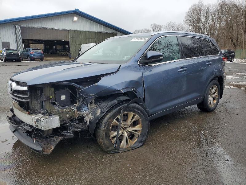 TOYOTA HIGHLANDER 2015 with VIN 5TDJKRFH8FS212411 - Photo from auction