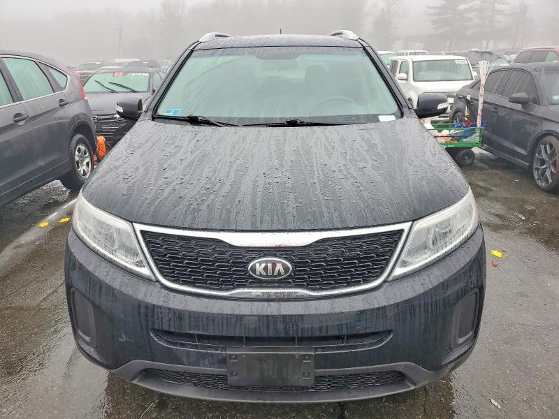 Photo 5 from auction – 2015 KIA SORENTO LX with VIN 5XYKTDA76FG584409