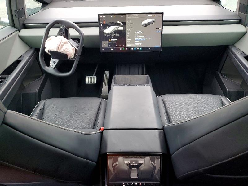 Photo 8 from auction – 2025 TESLA CYBERTRUCK with VIN 7G2CEHEDXSA070628