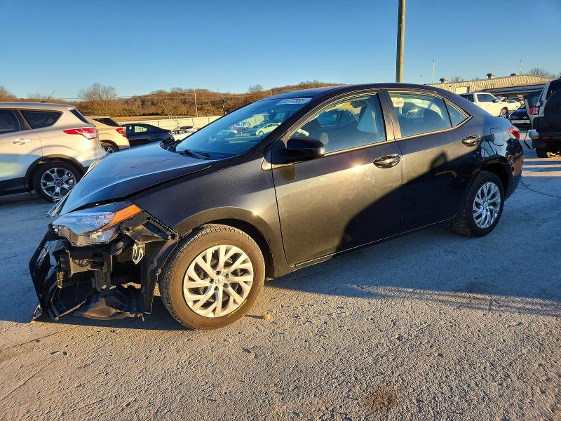 TOYOTA COROLLA 2018 z numerem VIN 5YFBURHE3JP820422 - Zdjęcie z aukcji