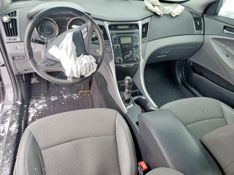Photo 8 from auction – 2011 HYUNDAI SONATA SE with VIN 5NPEC4AB4BH176429