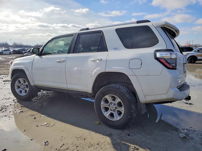 Photo 2 from auction – 2021 TOYOTA 4RUNNER with VIN JTEMU5JR3M5960689