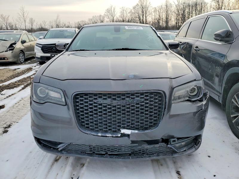 Фото 5 с аукциона – 2019 CHRYSLER 300 S с VIN 2C3CCABG8KH628735