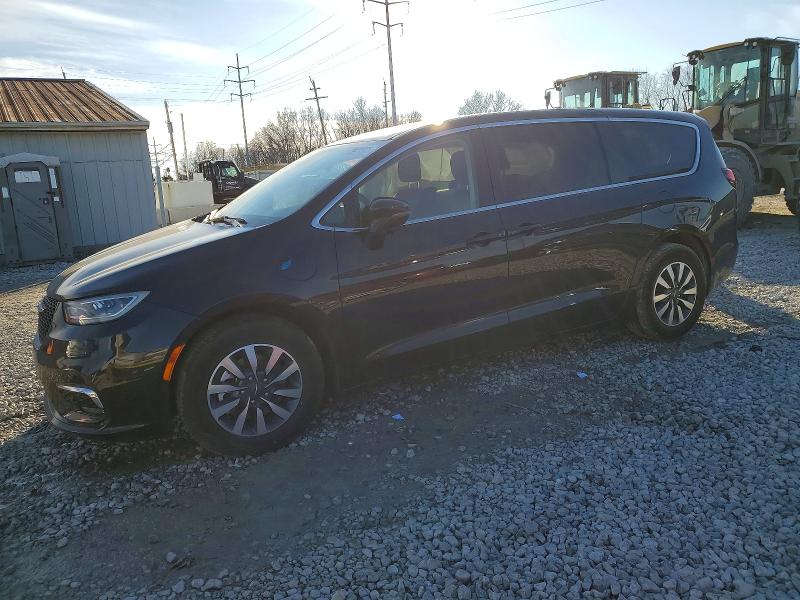 CHRYSLER PACIFICA H 2022 with VIN 2C4RC1L75NR143679 - Photo from auction