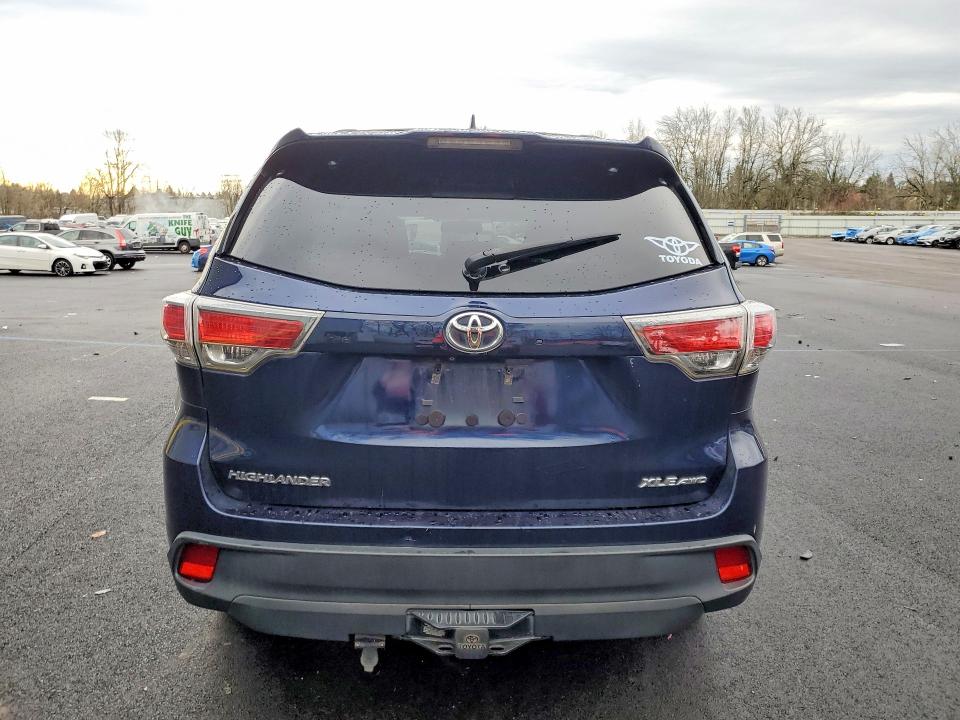 Photo 6 from auction – 2014 TOYOTA HIGHLANDER with VIN 5TDJKRFHXES010345