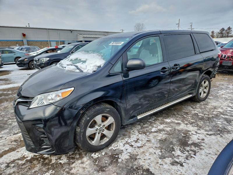 TOYOTA SIENNA 2019 with VIN 5TDZZ3DC3KS013473 - Photo from auction