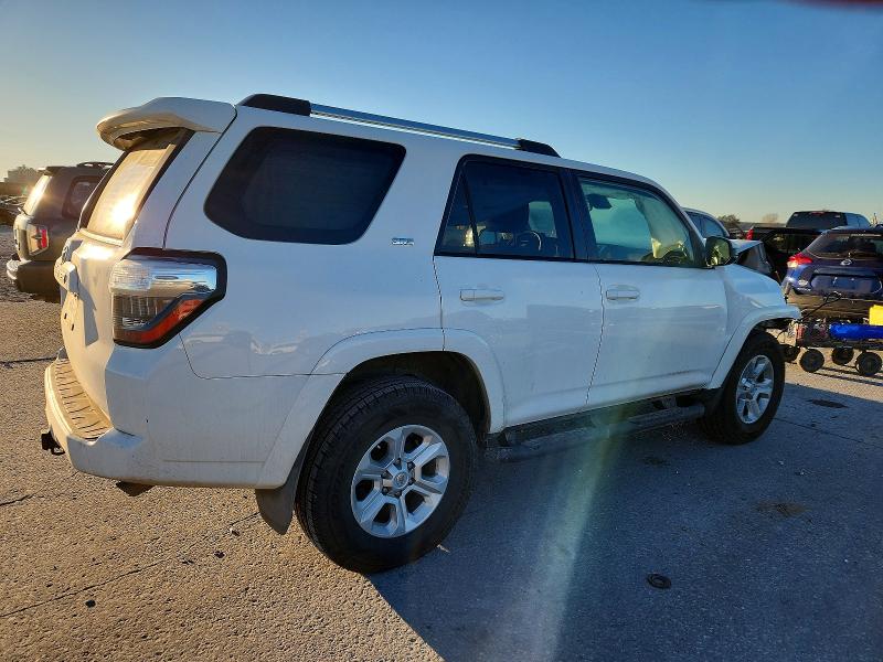 Photo 3 from auction – 2020 TOYOTA 4RUNNER SR with VIN JTEZU5JR4L5218595