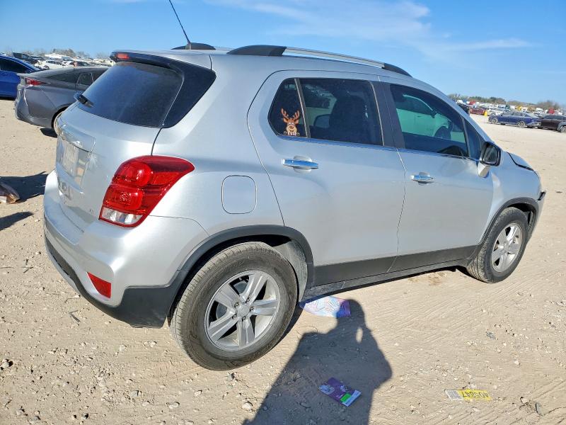 Photo 3 from auction – 2020 CHEVROLET TRAX 1LT with VIN 3GNCJLSB2LL335902
