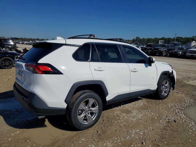 Photo 3 from auction – 2022 TOYOTA RAV4 XLE with VIN 2T3W1RFV7NC203261