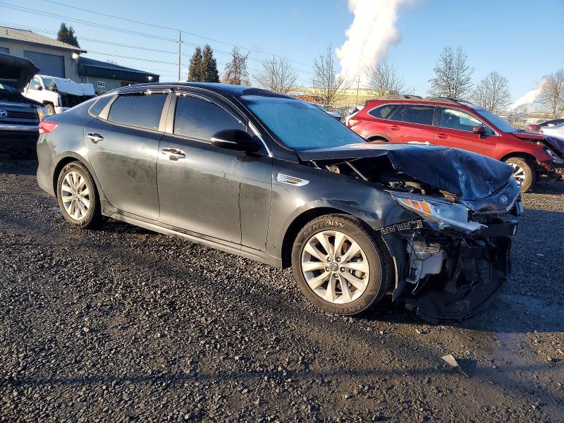 Photo 4 from auction – 2018 KIA OPTIMA with VIN 5XXGT4L34JG261070
