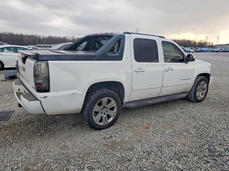 Photo 3 from auction – 2010 CHEVROLET AVALANCHE with VIN 3GNNCFE03AG156451