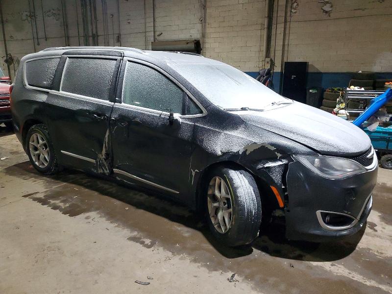 Photo 4 from auction – 2018 CHRYSLER PACIFICA with VIN 2C4RC1BG1JR330879