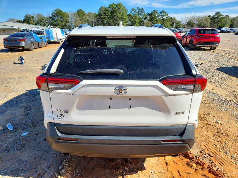 Photo 6 from auction – 2022 TOYOTA RAV4 XLE with VIN 2T3W1RFV8NW215370