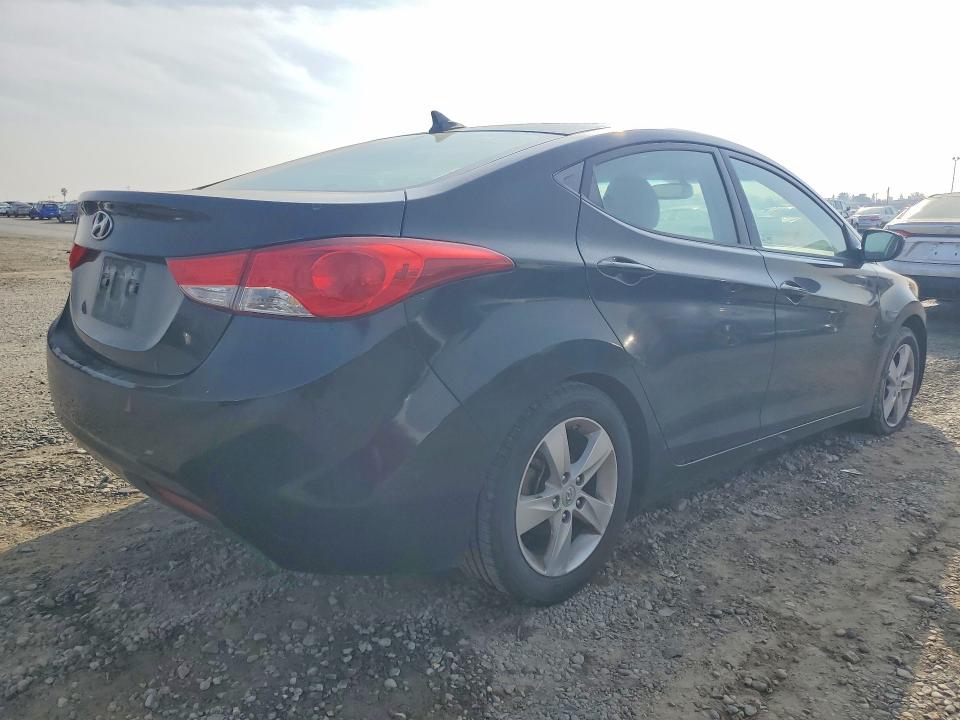Photo 3 from auction – 2013 HYUNDAI ELANTRA with VIN KMHDH4AE2DU873075