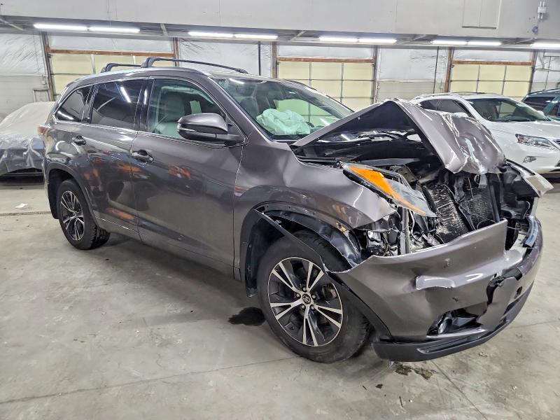 Photo 4 from auction – 2016 TOYOTA HIGHLANDER with VIN 5TDJKRFH5GS310409