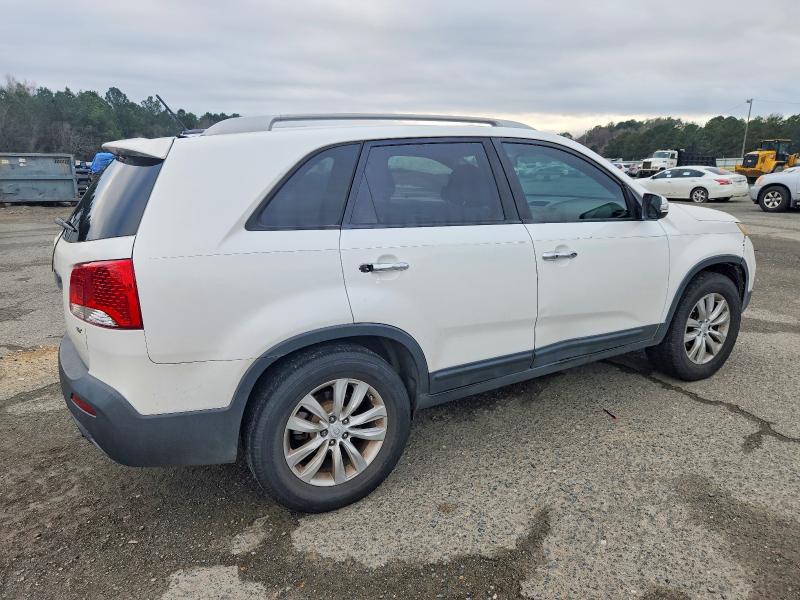 Photo 3 from auction – 2011 KIA SORENTO EX with VIN 5XYKU3A18BG088203