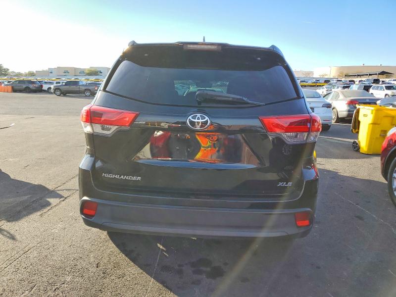 Photo 6 from auction – 2017 TOYOTA HIGHLANDER with VIN 5TDKZRFH0HS510759