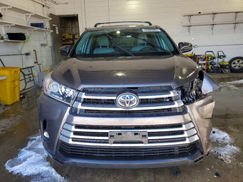 Photo 5 from auction – 2019 TOYOTA HIGHLANDER with VIN 5TDDZRFH3KS730137
