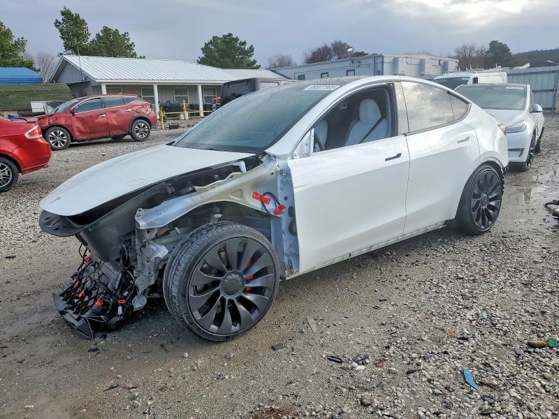 TESLA MODEL Y 2023 مع رقم تعريف المركبة 7SAYGDEF8PF810834 - صورة من المزاد