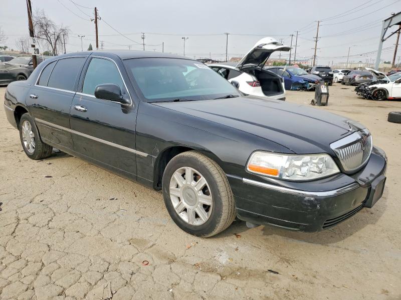 Photo 4 from auction – 2008 LINCOLN TOWN CAR E with VIN 2LNHM84W28X653099