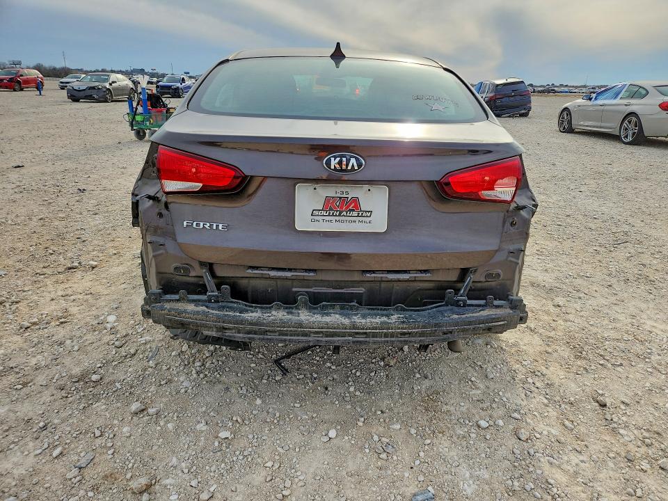 Photo 6 from auction – 2017 KIA FORTE with VIN 3KPFK4A72HE147074