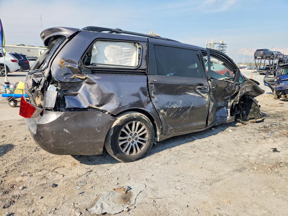 Photo 3 from auction – 2013 TOYOTA SIENNA with VIN 5TDYK3DC0DS289659