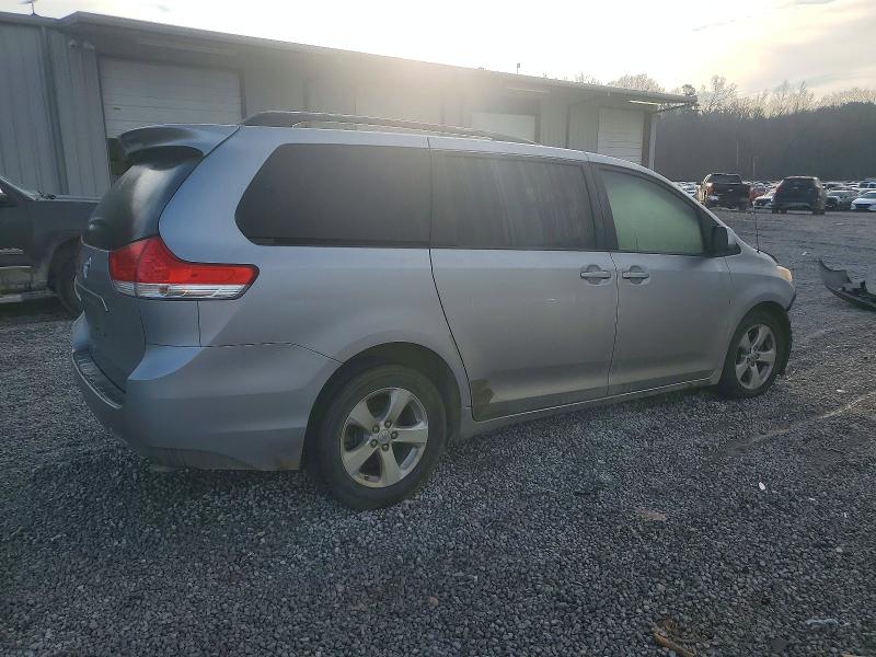 Photo 3 from auction – 2011 TOYOTA SIENNA LE with VIN 5TDKK3DC8BS166274