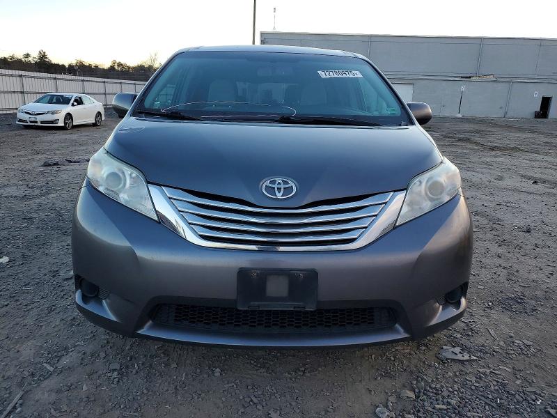Photo 5 from auction – 2017 TOYOTA SIENNA with VIN 5TDKZ3DC9HS806044