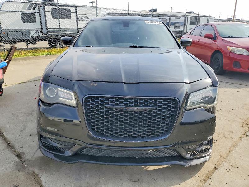 Photo 5 from auction – 2019 CHRYSLER 300 with VIN 2C3CCABG4KH585429