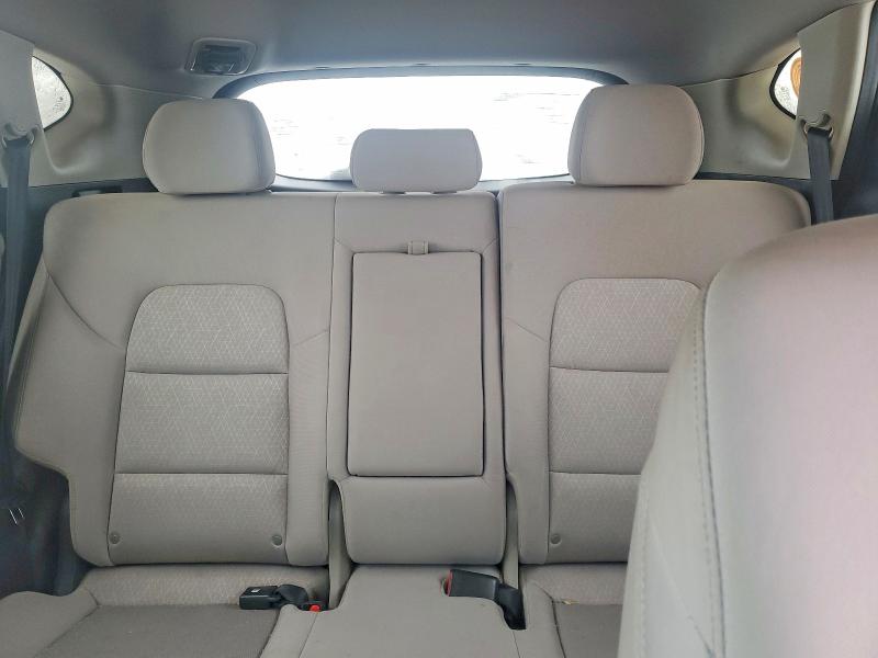 Photo 10 from auction – 2018 HYUNDAI TUCSON SE with VIN KM8J2CA40JU759349