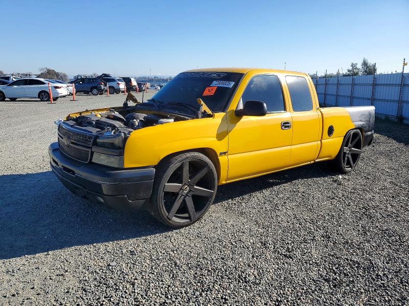 CHEVROLET SILVERADO 2003 with VIN 1GCEC19V43Z279776 - Photo from auction