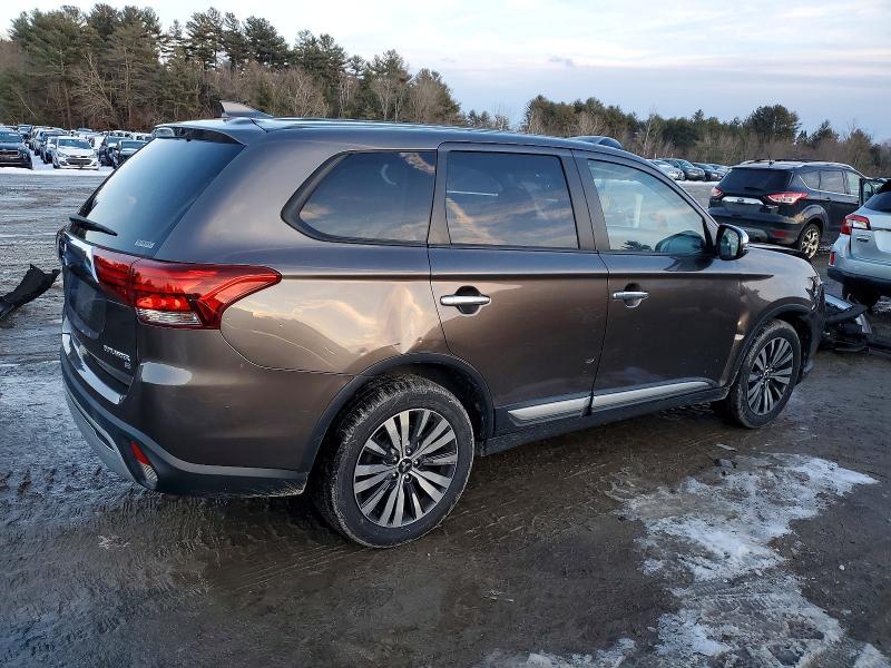 Photo 3 from auction – 2019 MITSUBISHI OUTLANDER with VIN JA4AZ3A30KZ031553