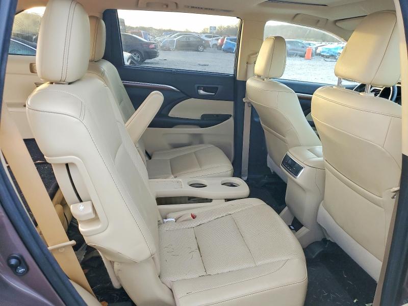 Photo 11 from auction – 2017 TOYOTA HIGHLANDER with VIN 5TDYZRFH1HS234327