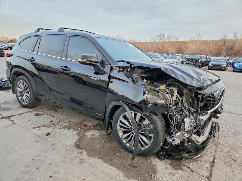 Photo 4 from auction – 2021 TOYOTA HIGHLANDER with VIN 5TDEBRCH2MS020162