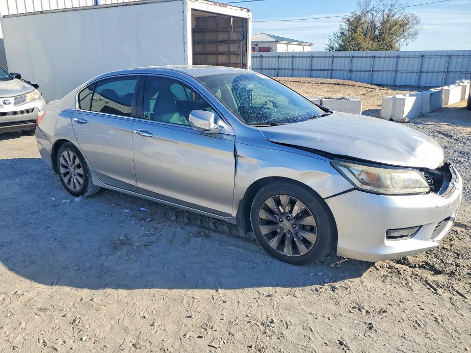 Photo 4 from auction – 2015 HONDA ACCORD with VIN 1HGCR2F83FA194524