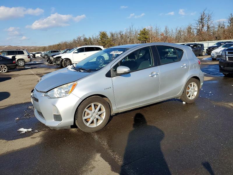 TOYOTA PRIUS C 2014 with VIN JTDKDTB33E1563602 - Photo from auction