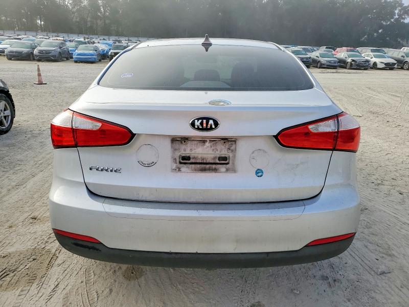Photo 6 from auction – 2016 KIA FORTE with VIN KNAFK4A63G5533808